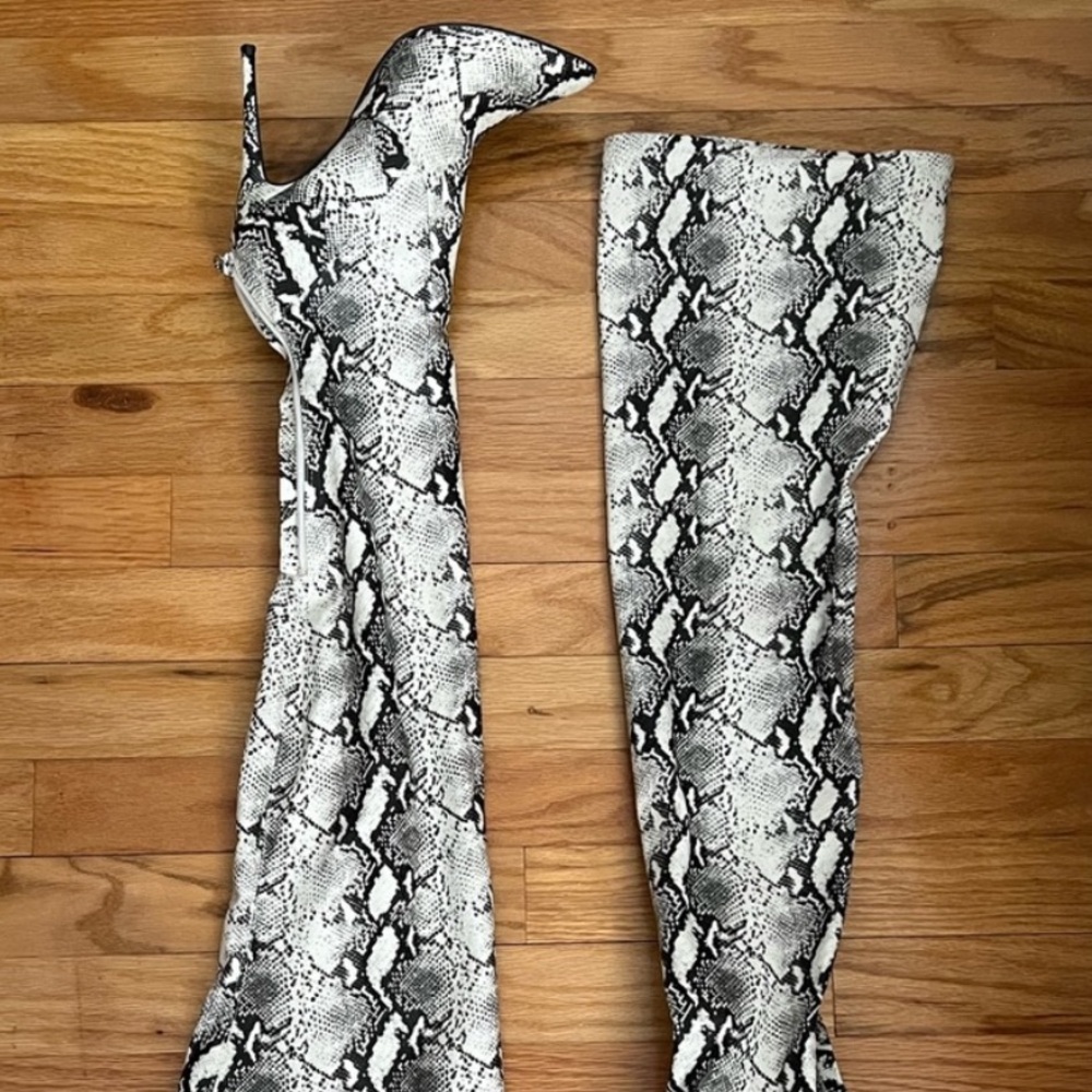 Steve Madden Black and White Snake Print Boots